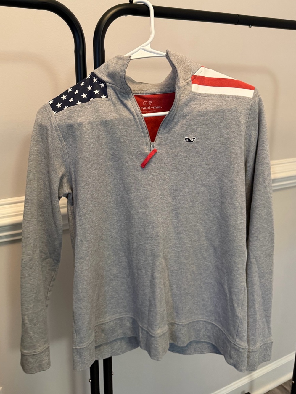 Unisex Vineyard Vine’s Gray American Flag Pullover Size XS